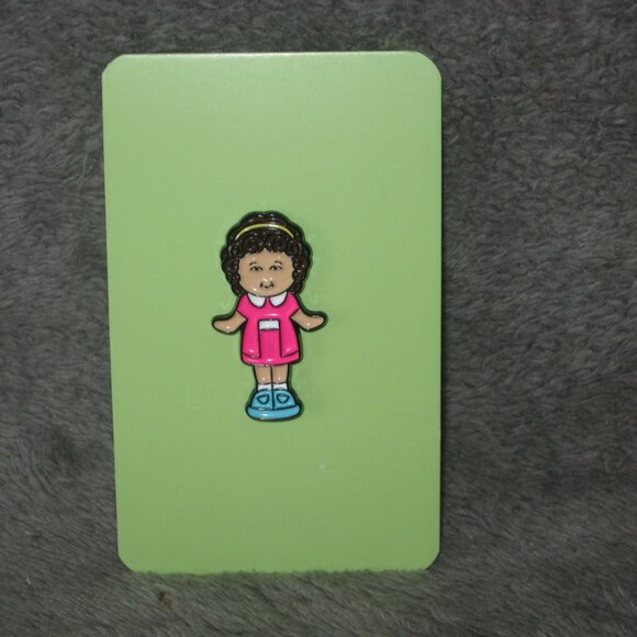 Polly Pocket Brunette Doll Metal Enamel Pin 251035A2 - Picture 3 of 8